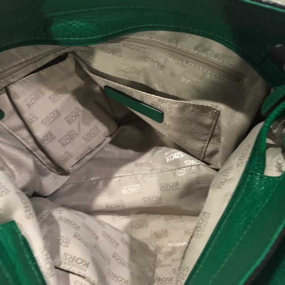 3 Michael Kors handbags - Picture 4 of 8